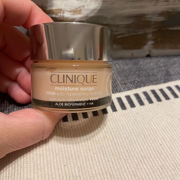 Clinique Moisture Surge Brand New - Picture 4 of 5